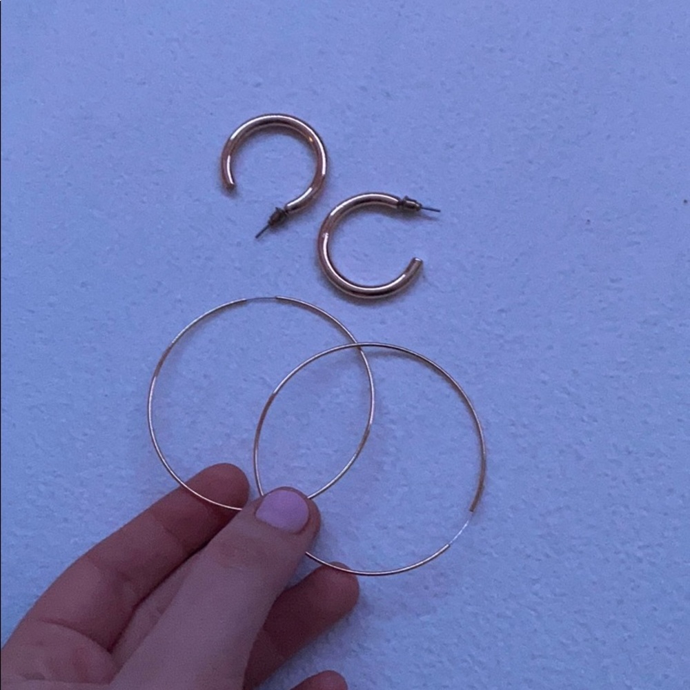 urban outfitters set of gold hoop earrings